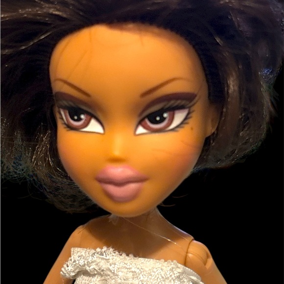 Yasmin Bratz with a New Gown & Chunky Shoes - Picture 4 of 12